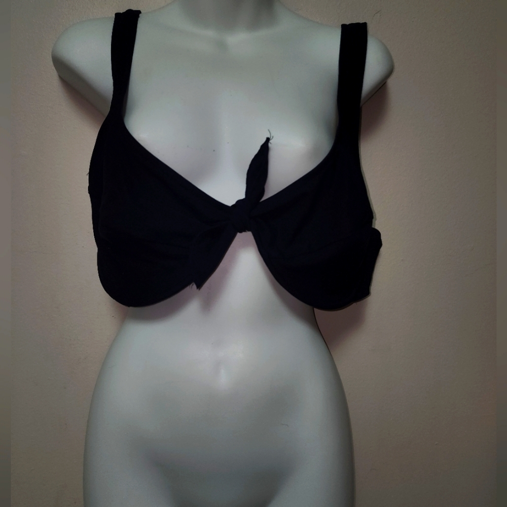 Pacific Connections Woman Navy Blue Underwire Bikini Top 22W